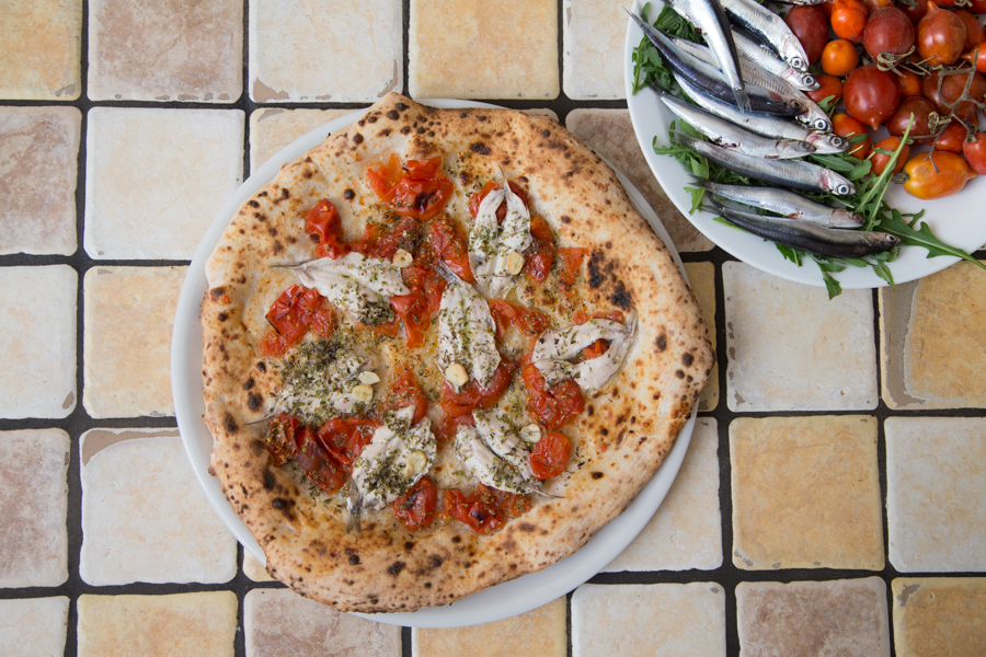 PIZZA - Pomodorini del piennolo e alici - Giovanni Improta (Al 22, Napoli)